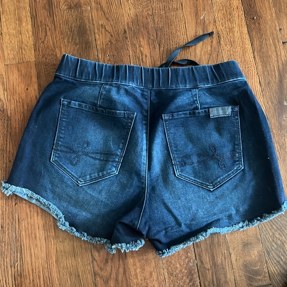 Levi Super Stretch Jean Short- XS - Picture 2 of 2